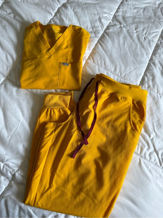 Figs Pants - FIGS Women’s Golden Yellow Scrub Set with Maroon Drawstring